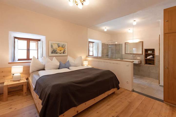 Ganze Wohnung, Romantische Ferienwohnung auf einem historischen Anstitz in Platzers, Tisens