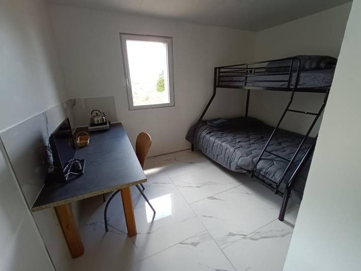 Location de vacances pour 3 personnes, avec Terrasse ainsi que Jardin et Vue dans L'Hôpital-du-Grosbois