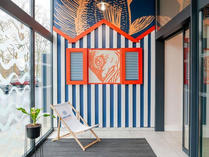 Hôtel pour 2 personnes, avec Terrasse ainsi que Jardin et Piscine dans Plage du Lac de Bordeaux