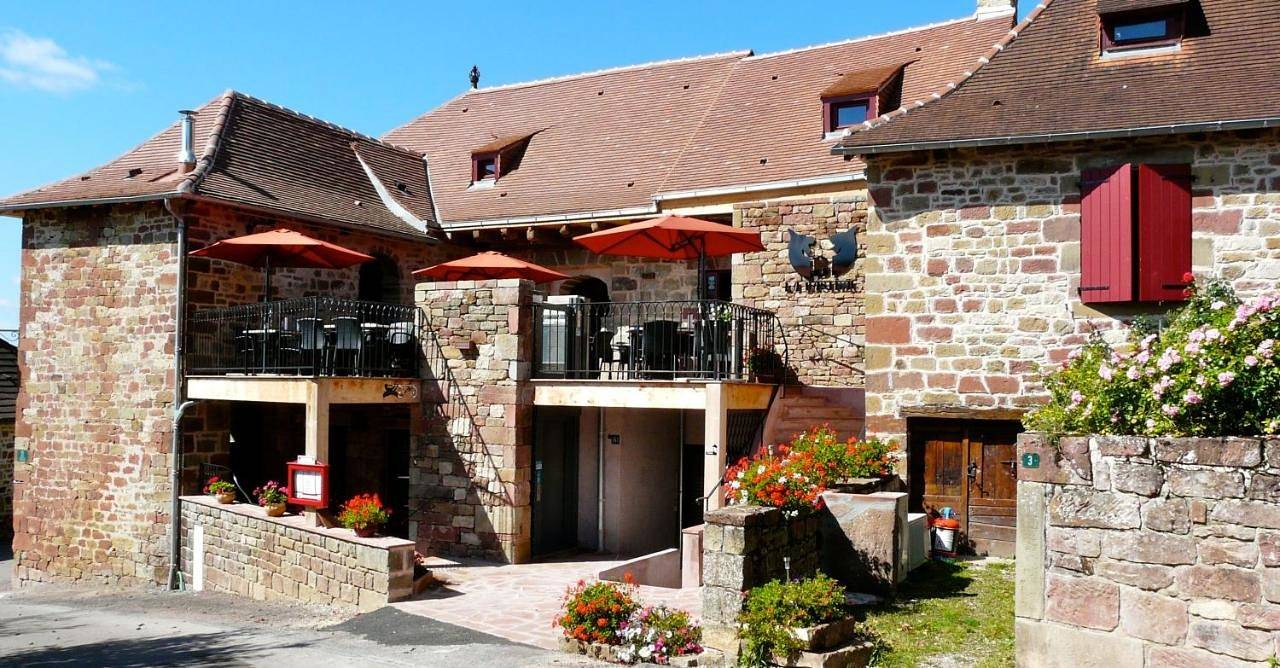 King Room with Roll-In Shower - Disability Access in Noailhac, Région de Brive-la-Gaillarde