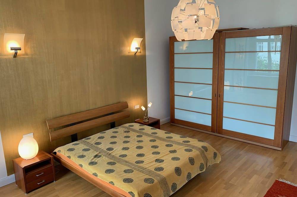 Ganze Wohnung, Schöne, helle, ruhige Ferienwohnung Savignyplatz (Zentrum West) für längere Zeit in Charlottenburg Berlin, Berlin