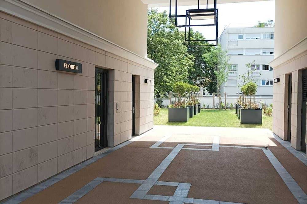Apartamento entero, Bright apartment near Paris, terrace, parking in L'Haÿ-les-Roses, Valle del Marne