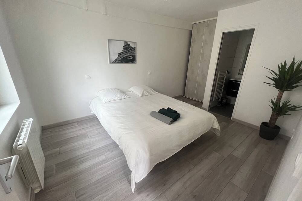 Entire apartment, Fully independant F2 in Épône, Yvelines