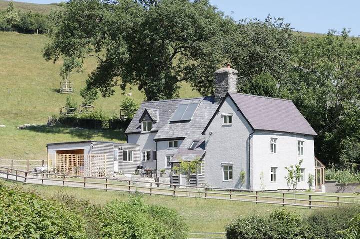 Cottage for 9 people, with Hot tub and Terrace as well as Garden in Clun
