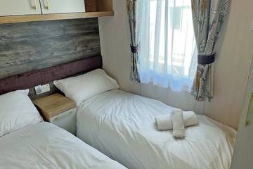 Static Caravan for 6 People in Salford Priors, Heart of England, Photo 2