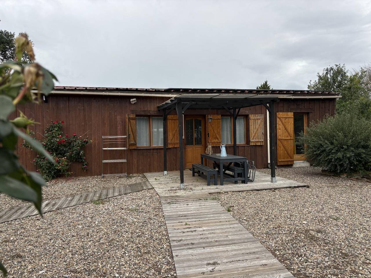 Cottage with covered pool in Auvergne in Le Theil, Allier