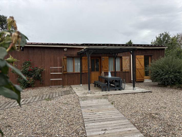 Gîte pour 6 personnes, avec terrasse ainsi que jardin et piscine à Le Theil