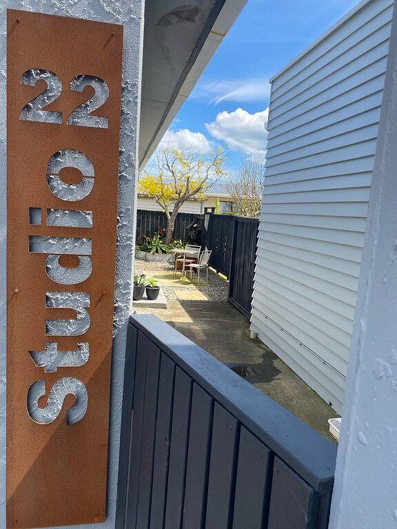 Ganze Wohnung, Studio 22 ….5 minute walk to sand. 2 minute bike to walkway . in New Plymouth, Taranaki