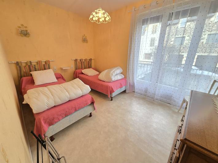 Location de vacances pour 8 personnes, avec terrasse et jardin à Murol - 3