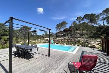 Location de vacances pour 8 personnes, avec terrasse et jardin à Saint-Jean-de-Cuculles