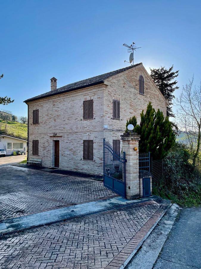 Casa vacanza per 8 persone, con giardino e panorama, con animali domestici - 1