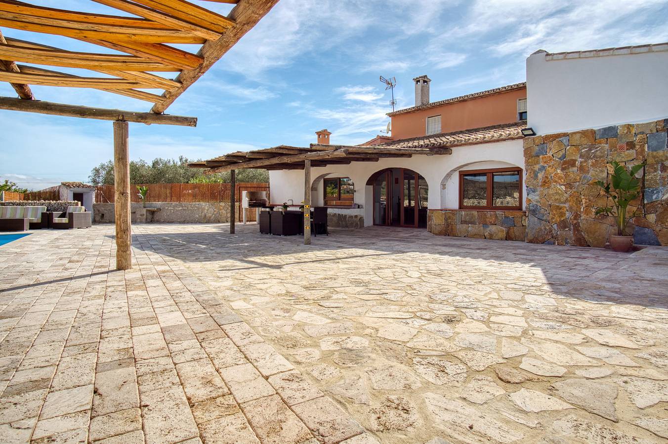 Chalet 'Casa Stone' con vistas a la montaña, piscina privada y Wi-Fi in Benisa, Costa Blanca