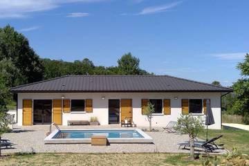 Location de vacances pour 6 personnes, avec terrasse à Aiguèze