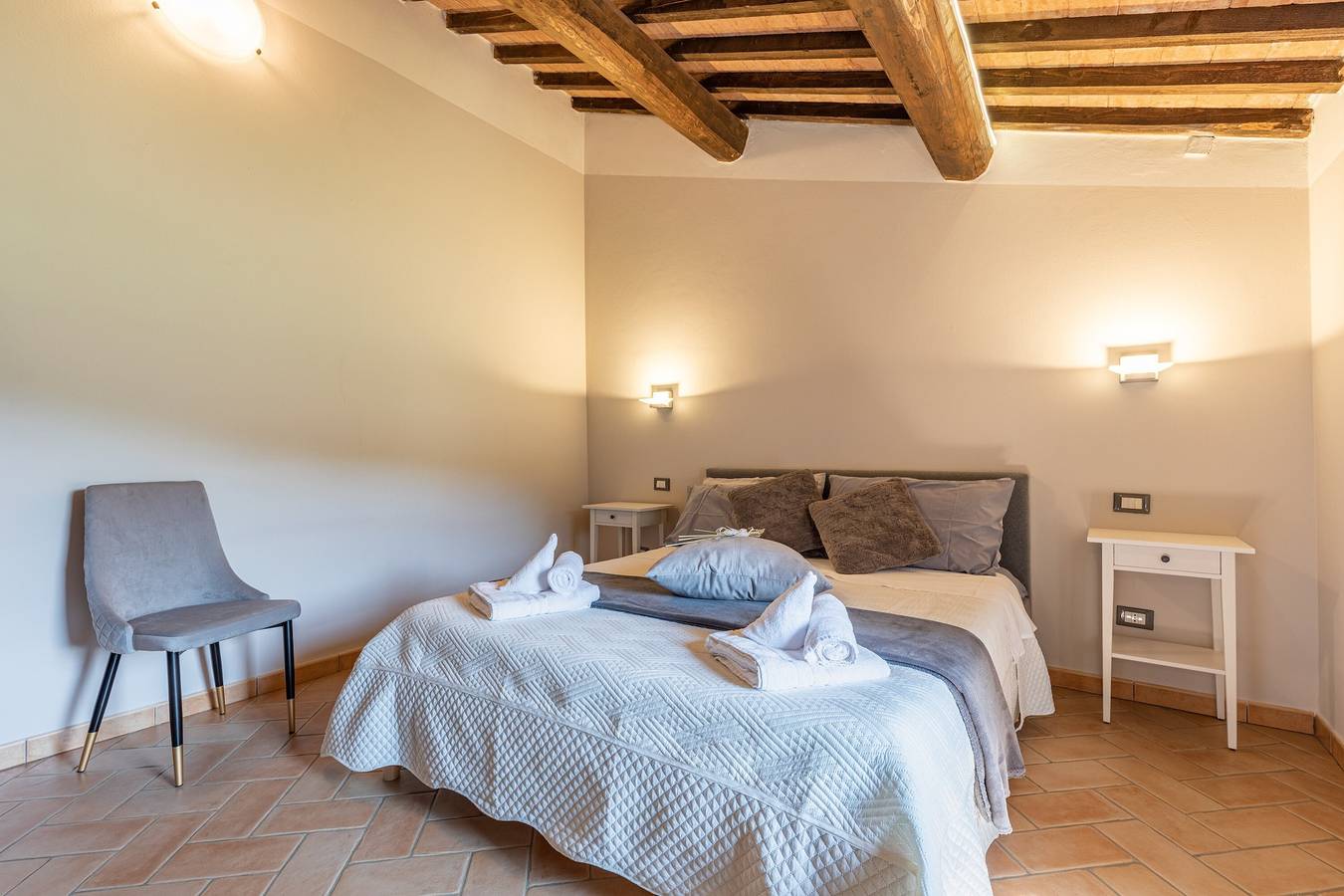 'Giaggiolo' Room with Mountain View, Shared Pool and Wi-Fi in Chianciano Terme, Siena Province