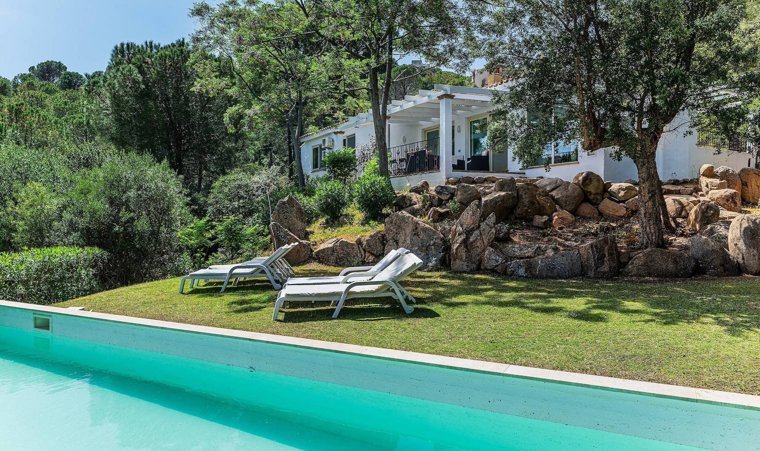 Villa Paradiso – Exclusive Villa with Pool, Panoramic Views, Near Golf & Beaches in Pula Området, Cagliari-provinsen