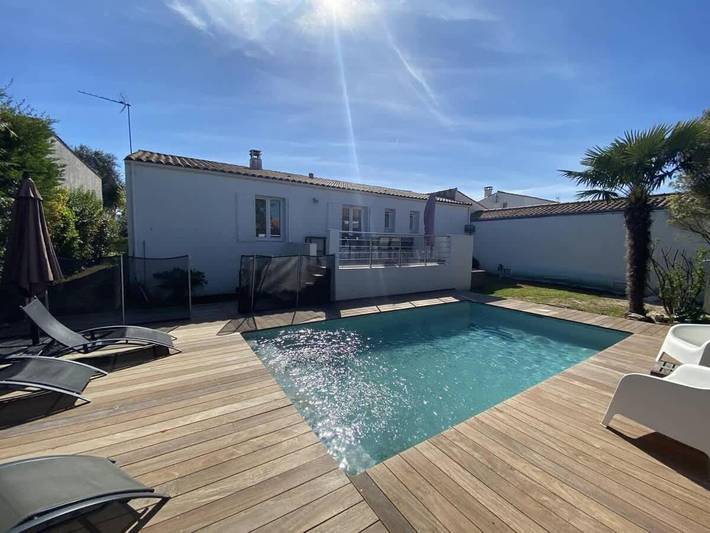 Location de vacances pour 6 personnes, avec jardin ainsi que terrasse et piscine dans Plage de la Cible - 2
