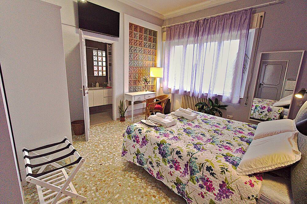 Rooms in the villa, with air conditioning, free Wi-Fi, free parking. in Lucca, Provincia de Lucca