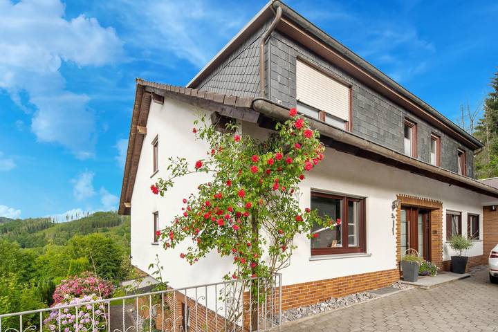 Ferienwohnung für 4 Personen, mit Balkon in Plettenberg