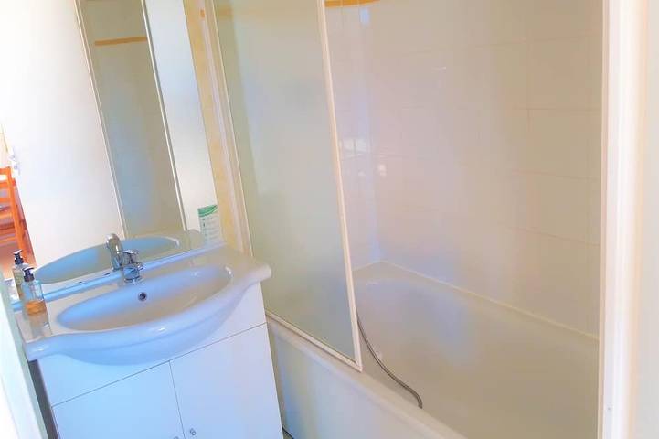 Appartamento intero, Pleasant Font-Romeu Studio, warm and bright with mountain views in Font-Romeu-Odeillo-Via, Parco naturale regionale dei Pirenei catalani