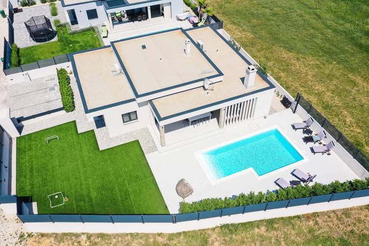 Ferienhaus für 10 Personen, mit Balkon und Terrasse sowie Garten in Nin - 4