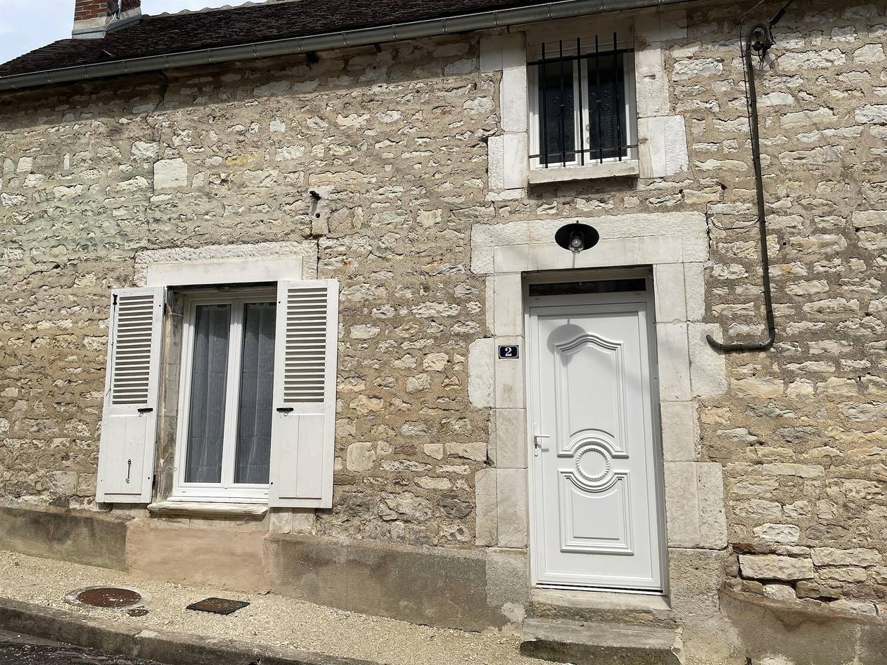 Renoviertes Haus im Ruhigen Dorf mit Privatem Hof in Junay, Region Avallon