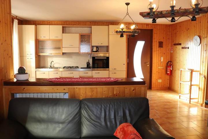 Gîte pour 4 personnes, avec terrasse et vue à Merone - 2