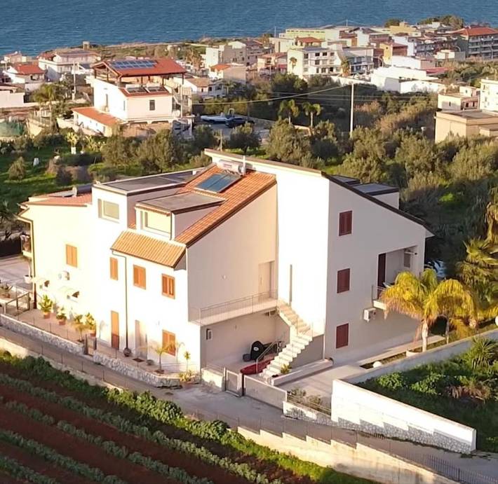 Villa per 16 persone, con giardino e idromassaggio, adatto a famiglie con bambini a Balestrate