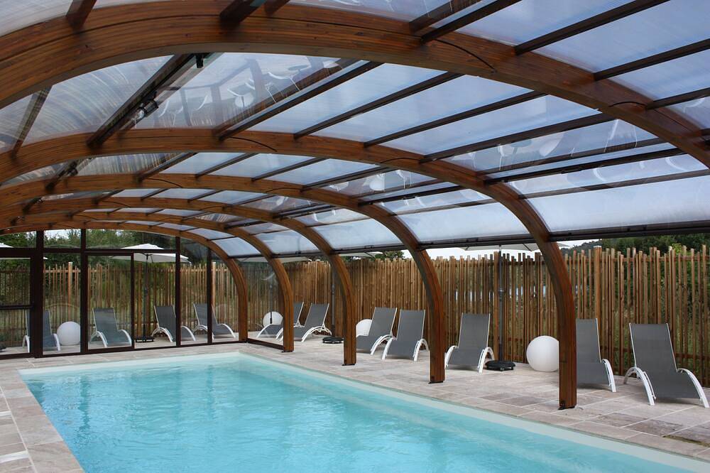 Village de 14 gîtes en chalets grand confort in Aydat, Parc naturel régional des Volcans d'Auvergne