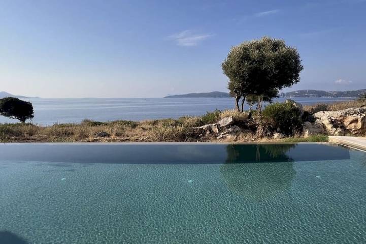 Villa for 6 people, with garden and balcony in Meganisi