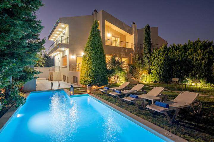 Ferienhaus für 8 Personen, mit Balkon und Garten sowie Pool in Gouves