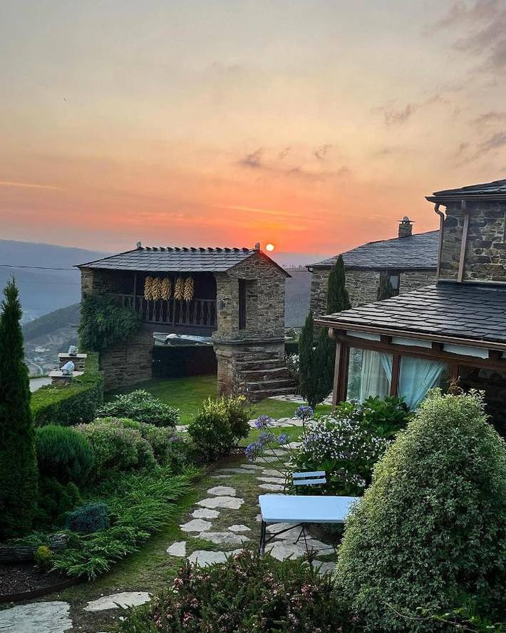 Casa rural para 13 personas, con Balcón y Terraza además de Jardín y Vistas en Santa Eulalia de Oscos