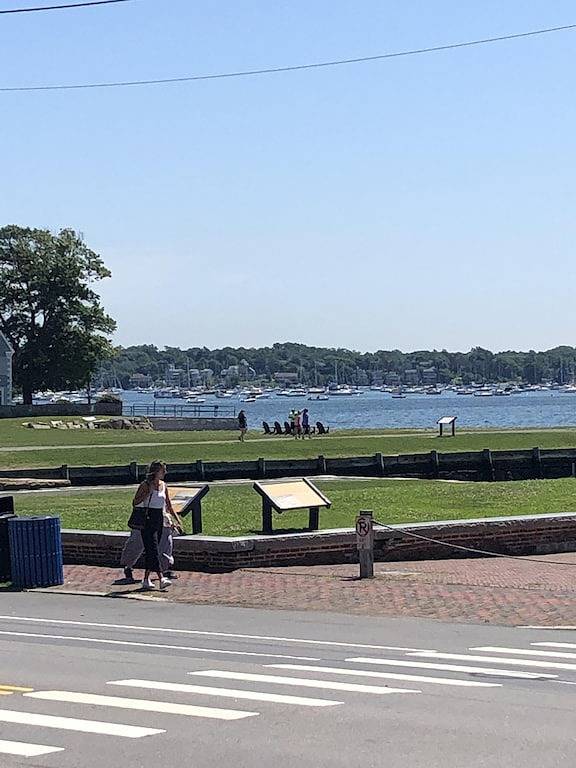 Einheit 1- Schöne große 3 Schlafzimmer / 2 Badezimmer Wohnung. Mit allen Annehmlichkeiten in Salem (MA), Essex County (MA)
