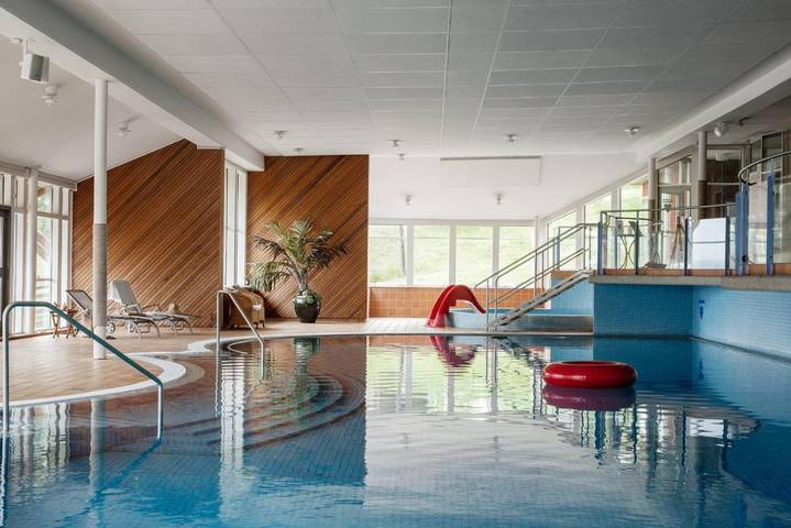 Resort för 2 Personer, med Terass samt Trädgård och Pool och Bastu i Leksand
