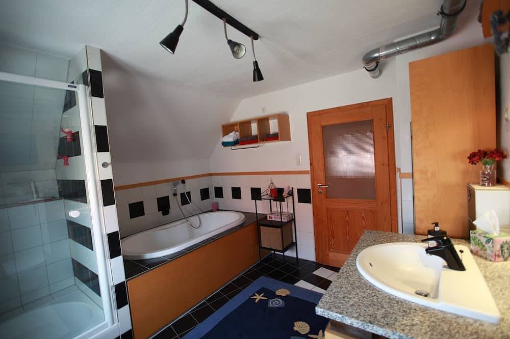 Appartamento intero, Appartamento-Bagno privato-Balcone-Og in Ubstadt-Weiher, Kraichgau