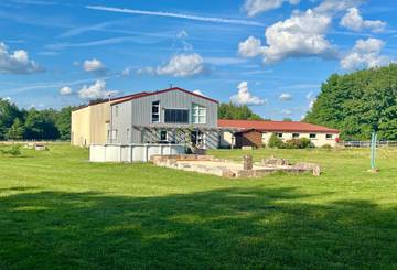 Gîte pour 15 personnes, avec jardin ainsi que piscine et vue à Briaucourt