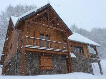 Maison de campagne pour 10 personnes, avec jacuzzi et jardin, adapté aux familles à Gouaux-de-Larboust