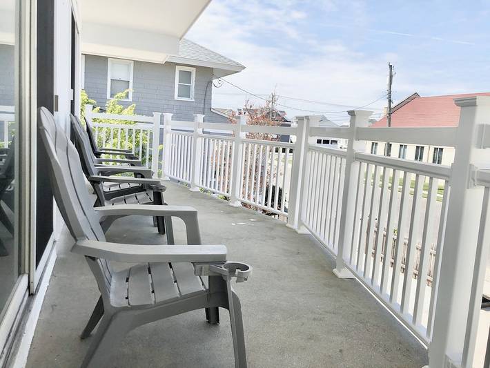 Vacation rental for 11 people, with balcony in Stone Harbor