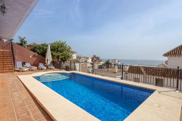 Casa Rural para 10 Personas en Urbanización Ladera del Mar, Nerja, Foto 1