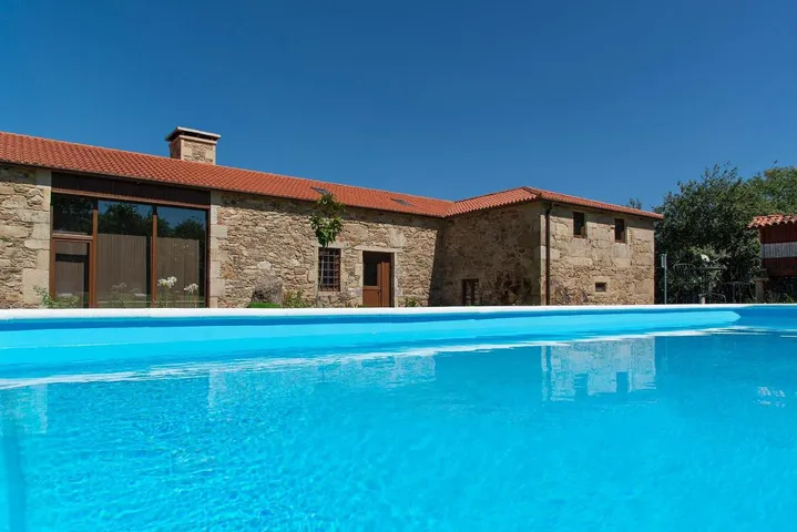 Villa pour 2 personnes, avec terrasse ainsi que piscine et jardin - 1