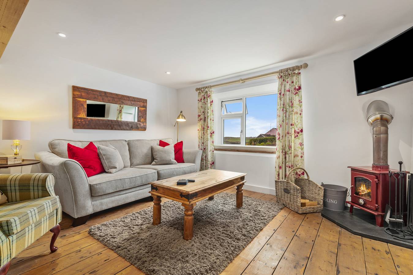 Entire apartment, The Cwtch Apartment - Sea Views, Close to Beach in Penally, Pembrokeshire