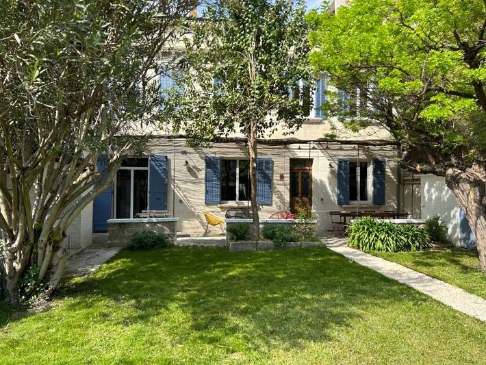 Villa for 10 people, with Terrace and Garden as well as View in Avignon