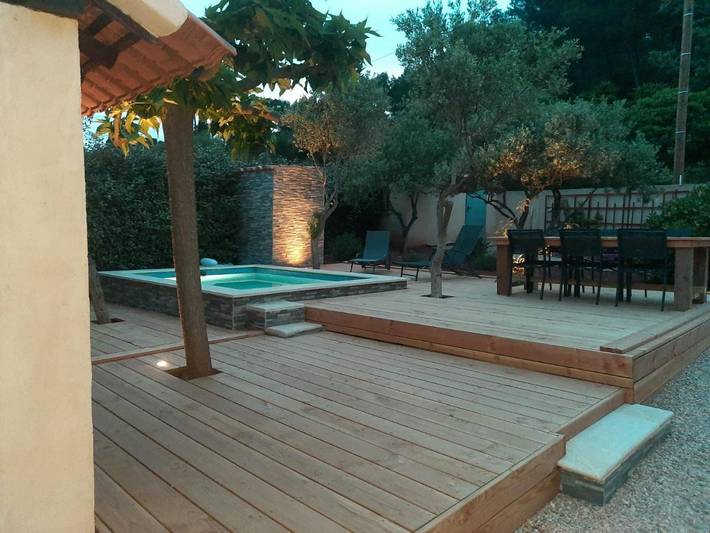 Location de vacances pour 7 personnes, avec terrasse et vue ainsi que jardin et piscine à Puget-Ville - 2