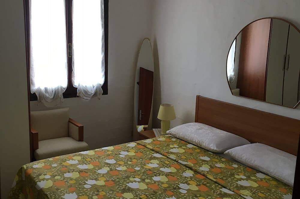 Strandhaus mit eigenem Eingang am Strand. in Porto Columbu, Sarroch