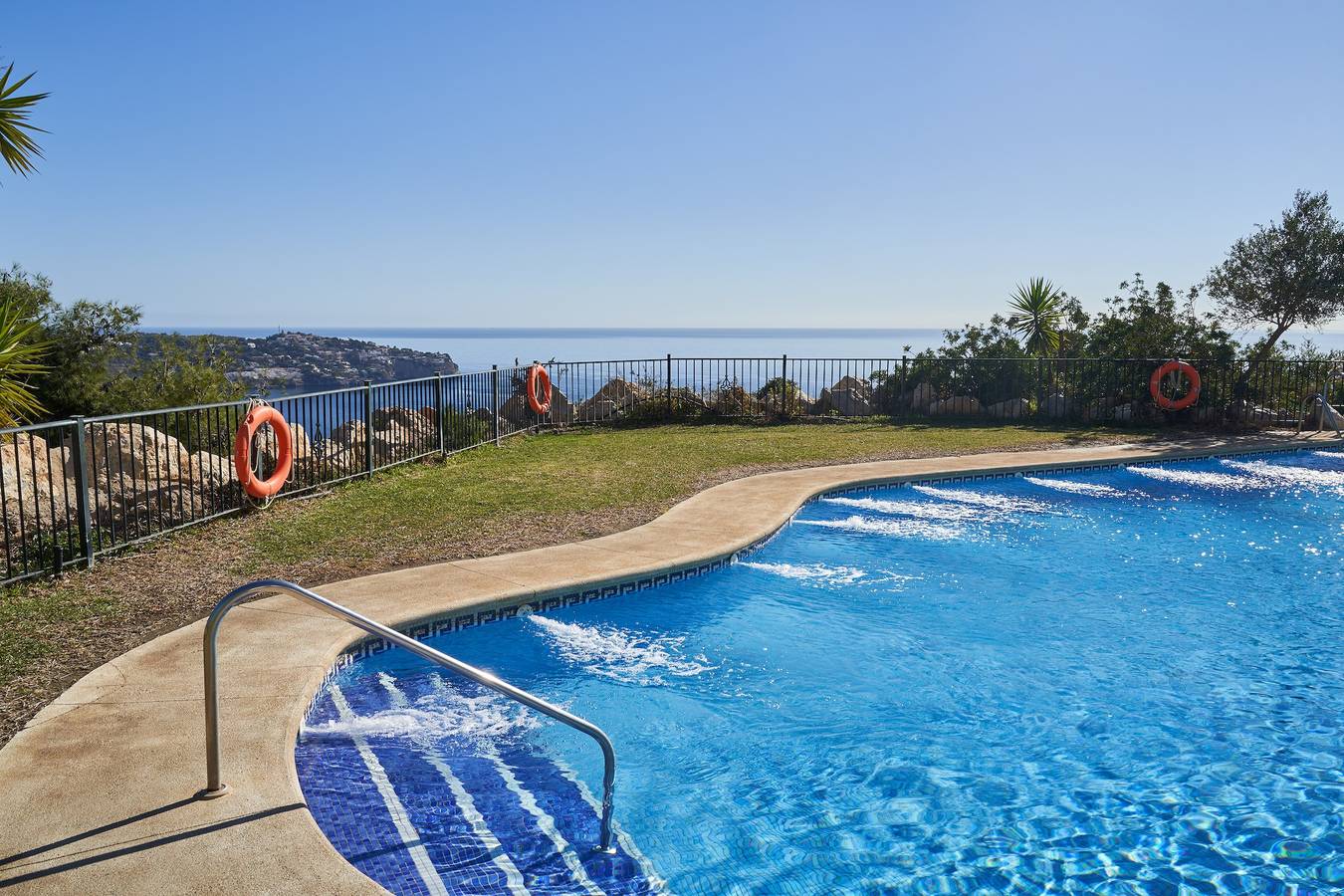 Casa de vacaciones "Los Altos 19" con vistas al mar, piscina compartida y Wi-Fi in Cerro Gordo, Almuñecar