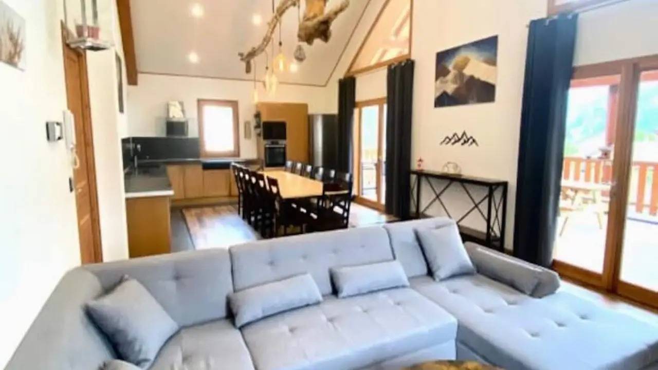 Entire holiday apartment, Ferienwohnung für 14 Personen (220 m²) in Saint-Jean-de-Maurienne in Saint-Jean-de-Maurienne, Saint-Jean-de-Maurienne region