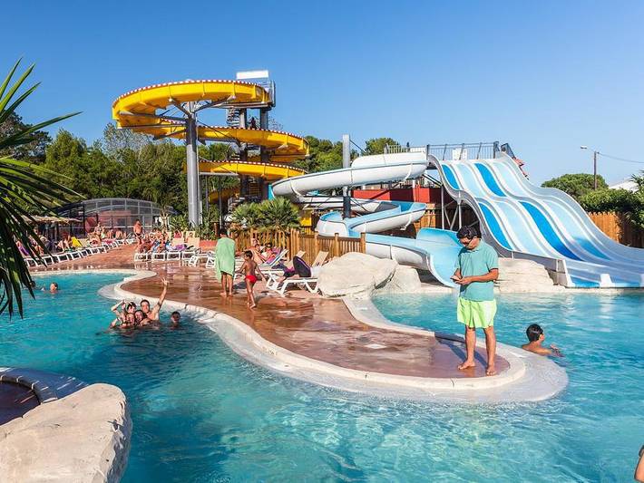 Camping pour 4 personnes, avec Terrasse et Piscine