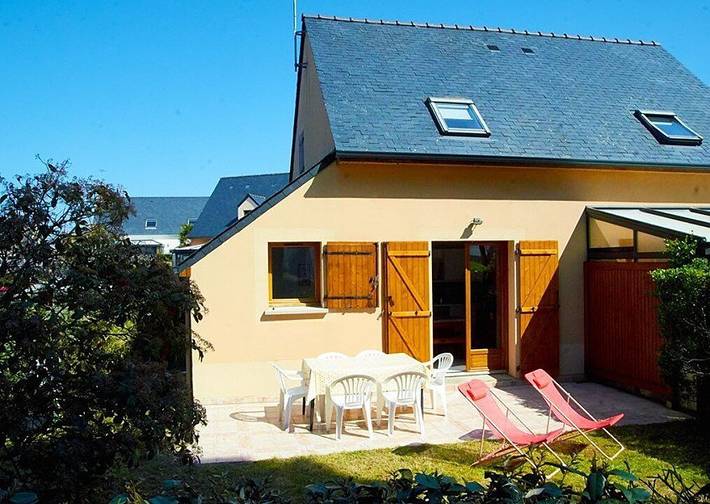 Gîte pour 5 personnes, avec piscine ainsi que terrasse et jardin