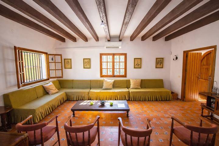 Casa rural para 24 personas, con Balcón además de Terraza y Jardín en Gualba - 4