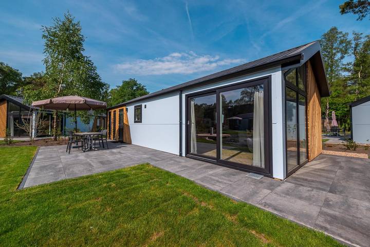 Chalet voor 4 personen, with Balkon/Terras and Terras as well as Tuin in Arnhem