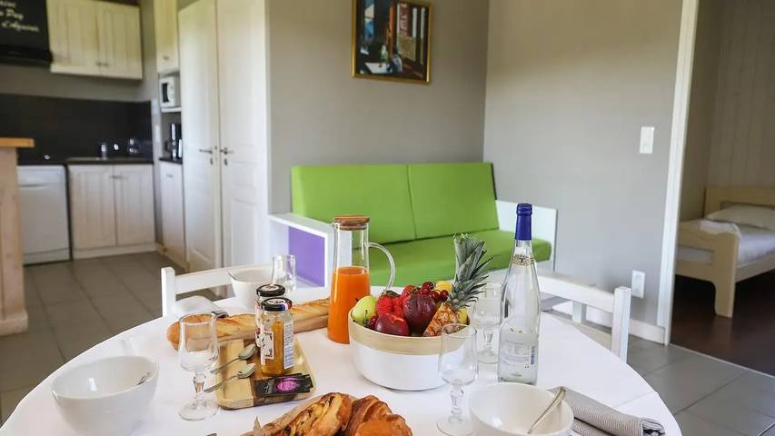 Location de vacances pour 7 personnes, avec piscine ainsi que terrasse et sauna à Meyrignac-l'Église - 3